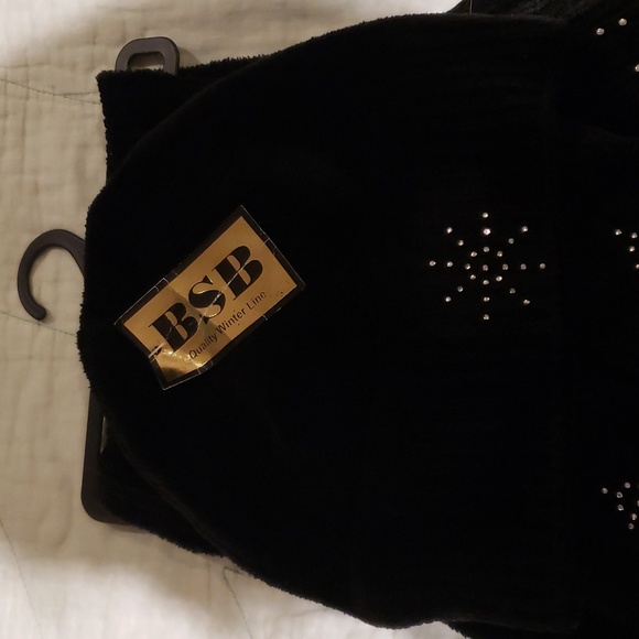 Black Hat, Scarf and Gloves Set - Picture 2 of 12